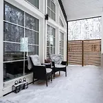 Taalontuuli Aurora & Forest Views Sleeps 10 * Киттиля